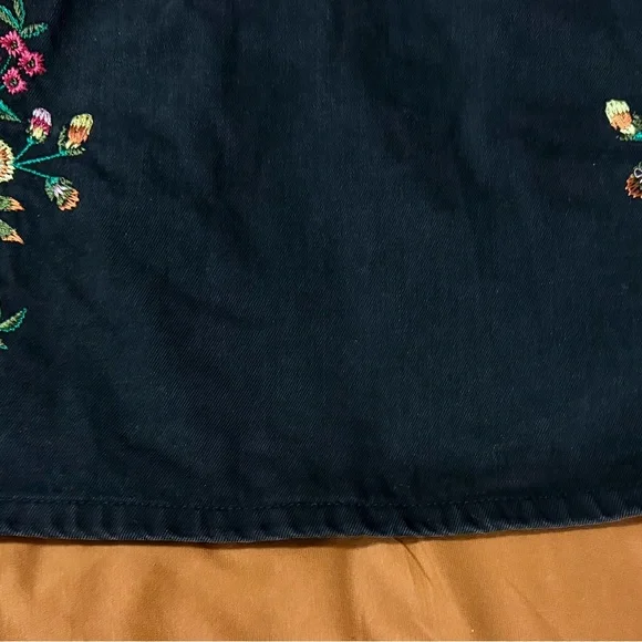 💥4/$20 Topshop Black Skirt with Colorful Floral Embroidery - Picture 6 of 10